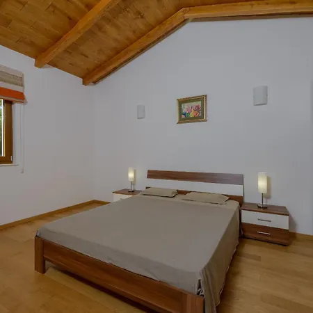 Centovi Dvori Villa Drvenik Mali