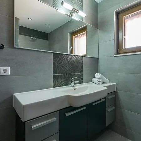 Centovi Dvori Villa Drvenik Mali