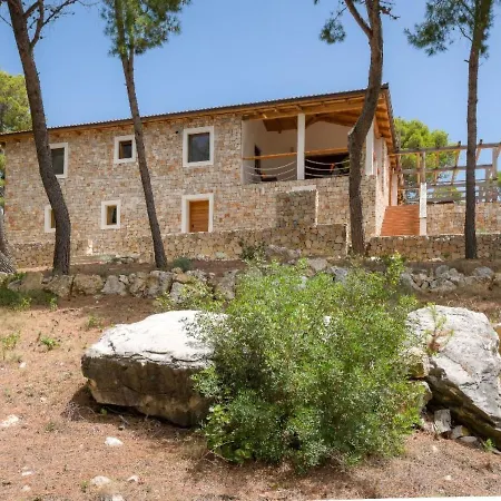 Centovi Dvori * Mali Drvenik